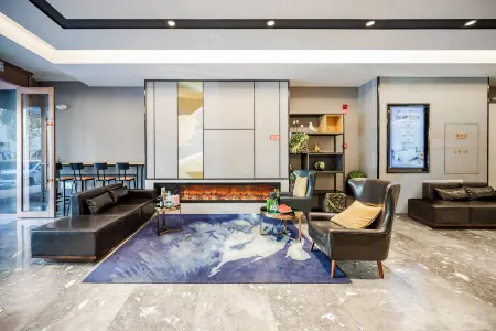 R ROYALSS HOTEL Отели рядом с достопримечательностью «Urumqi Railway Transport School (Beijing Middle Road)»