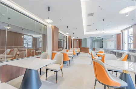 Yangxin Jiulonghui Hotel (Lianhuahu Park)