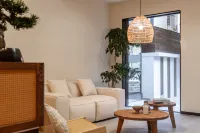 Qianhou Hostel Hotels near Yanta Jingxian Hall