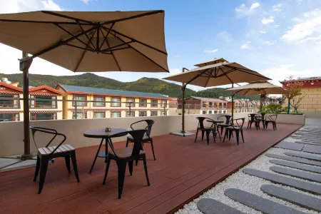 Nine Phoenix Garden Oxygen Guesthouse (Shangri-La Dukezong Ancient Town Store)