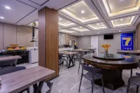 7天優品飯店（沂源店） - 停車場