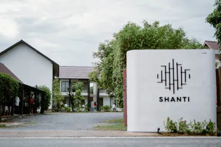 Shanti-Retreat Hotel Отели в г. Район Пуа