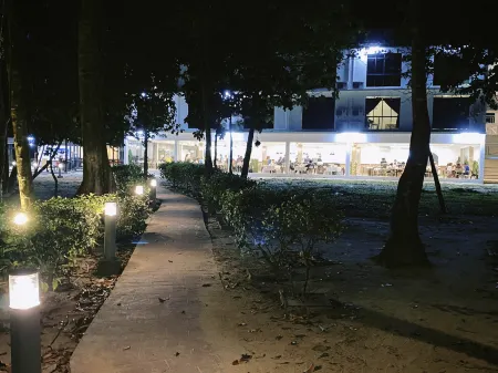 Dolphin Bay Island Resort
