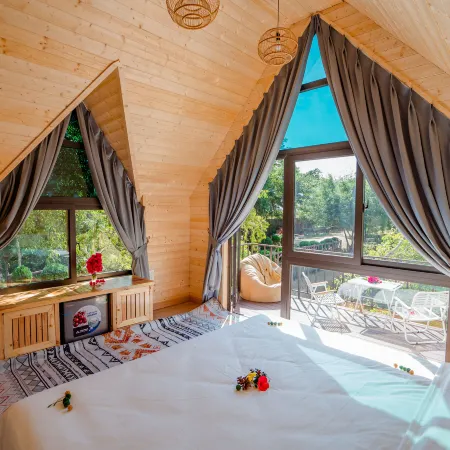 Bai Tu Long Mountain Resort Отели рядом с достопримечательностью «Bai Tu Long Bay»