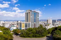 Baoshan Longyang District Hengbang Building Atour Hotel