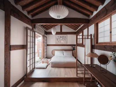 [NuileStay]Gorgeous Hanok near Gyeongbok Palace Hotel dekat Yeongin Munhakgwan