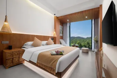 Runisuoyuan Smart Hotel (Wudangshan Scenic Area) Hotels near Lvsongshi Daojian Local Special Products