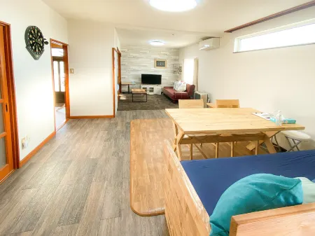 Port Front Отели рядом со станцией JR Shiraoi Station