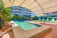 Vitina Studio Motel Hotels in Parap