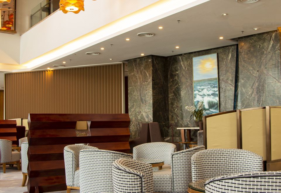 4. 제니스 푸트라자..