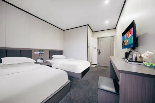 Shaoxing Dongxinyue Hotel (Lu Xun's Hometown Resort Area Bazi Bridge)