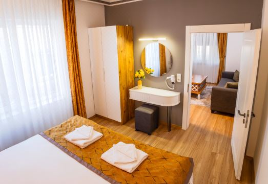 1. 컨티넌트 호텔 ..