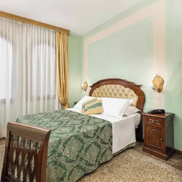 Hotel Marconi Отели рядом с достопримечательностью «Анфора»
