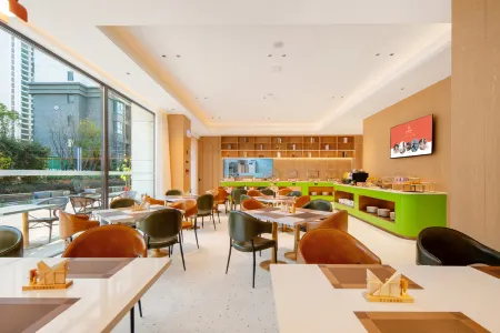 ELONG ETANG Hotel (Shangrao Wuyue Plaza Economic Development Zone Management Committee Branch) Отели рядом с достопримечательностью «Shangrao Pedestrian Street»