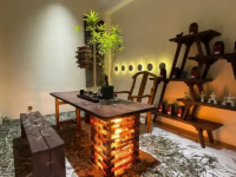Yuncijian Private Hot Spring Homestay (Emeishan Baoguo Temple Tourist Center)