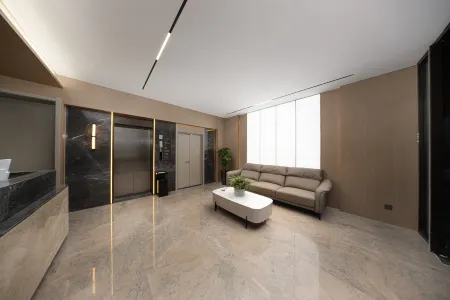 Jichen Hotel (Guomao Avenue Yiwu City Building Materials Logistics Park) Отели рядом с достопримечательностью «Qiyi Agriculture Ecological Garden»