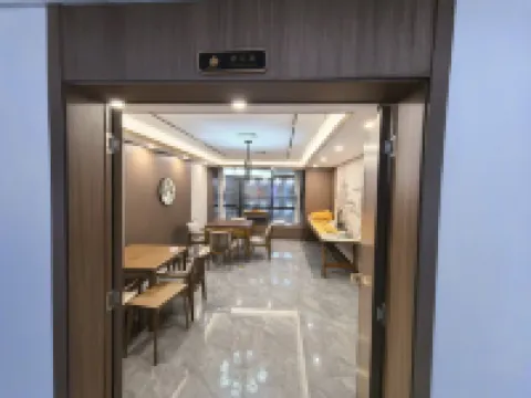 화청 호텔 (난닝둥 기차역 남광장)