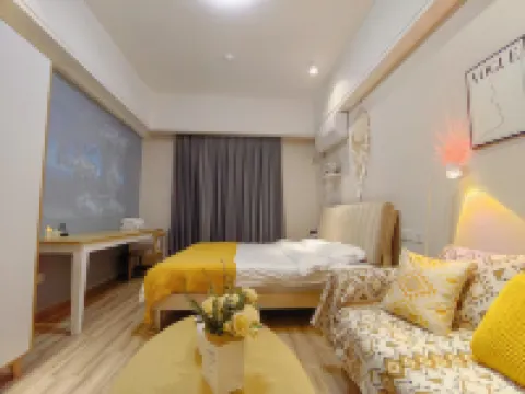 Lanju Homestay (Greenland Yingjiang Century City Yun Gongguan)