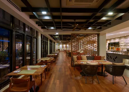 The Taaras Beach & Spa Resort Отели рядом с Фурудгоҳи рдонг