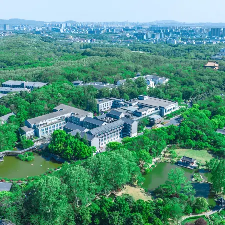 Nanjing International Conference Hotel Отели рядом с достопримечательностью «Дворц Мэйлин»