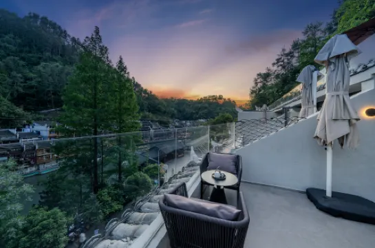 Fenghuang Yunlu Scenic Hotel (Fenghuang Ancient City)