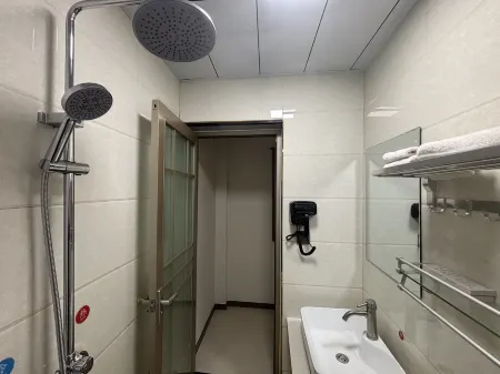 Yuelai Hotel Отели в г. Чжанцзячуань