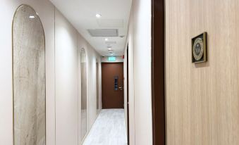 3. Nest Hot..
