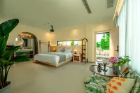 Panda's Home Private Hot Spring Cinema Hotel - Rooftop Pools
