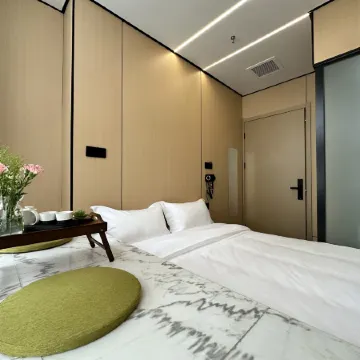 Yumian³ Hotel (Shanghai Jing'an Temple West Nanjing Road Subway Station)