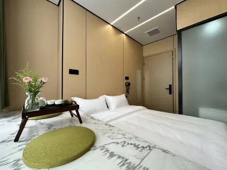 Yumian³ Hotel (Shanghai Jing'an Temple West Nanjing Road Subway Station) Отели рядом с достопримечательностью «The Great Affection of Liuhuizhi Toward the Book Collecting Tower»