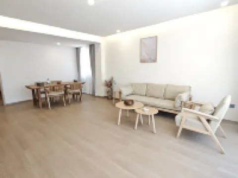 Tianjing Yunye Resort Hotel Hotels in Deqin