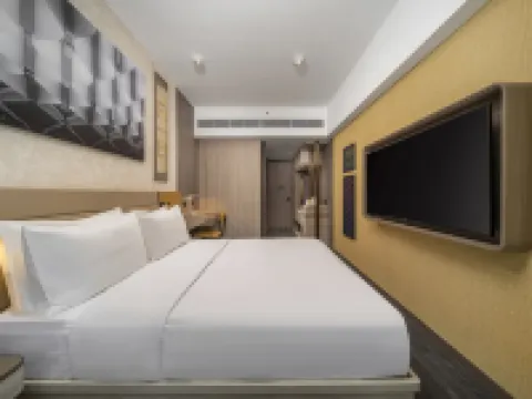 Motto by Hilton Hong Kong SoHo Hotels near Sheung Wan