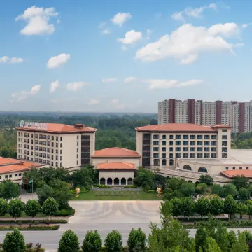 Lushang Spring Lake Resort