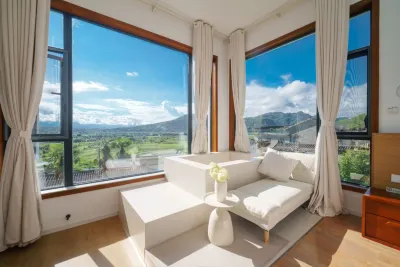 Tengchong Yishan Banshe Hot Spring Landscape Inn