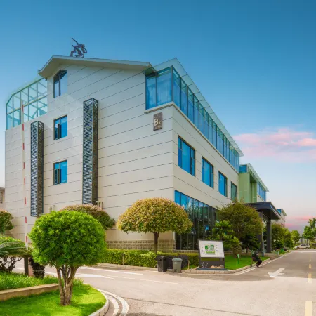Shilin Yihai Health and Wellness Center
