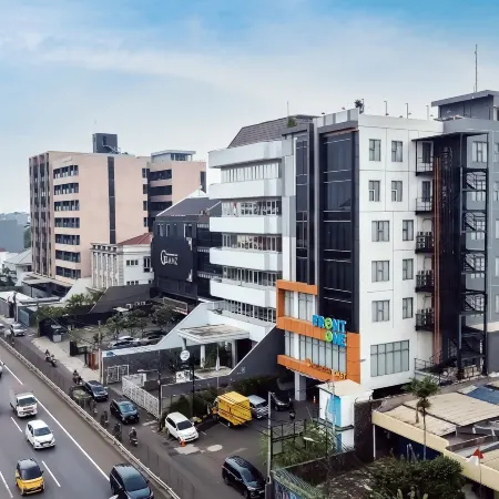 Front One Boutique Hotel Taman Anggrek Отели рядом с достопримечательностью «Торговый центр Central Park»