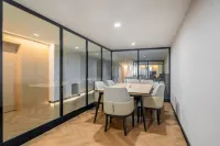Bole Yunqi Hotel (Bole Station Beijing Bridge) فنادق في بوى له
