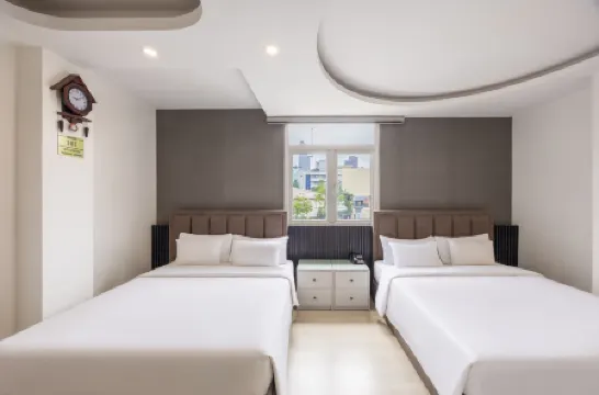 A25 Hotel - 65G Nguyen Thai Hoc Отели рядом с достопримечательностью «Улица Пхам Нгу Лао»