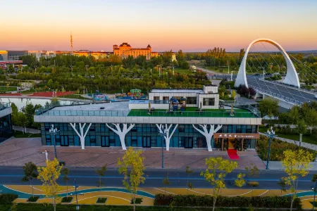 Burqin Cijian Homestay Отели рядом с достопримечательностью «Cenial Folk Customs Park»