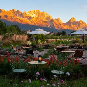 Kui Ran · View Snow Mountain Resort (Baisha Ancient Town ) Hotels near Lijiang Snow Mountain Falcon Valley Scenic Area