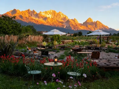 Kui Ran · View Snow Mountain Resort (Baisha Ancient Town ) Отели рядом с достопримечательностью «Lijiang Snow Mountain Falcon Valley Scenic Area»