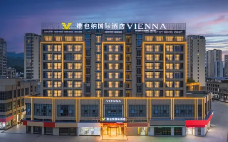 Vienna International Hotel Classic Anqing Yuexi Jincuilan Plaza Отели рядом с достопримечательностью «Dabie Mountain Azalea Ecological Cultural Grand View Garden»