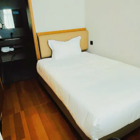 Xunke Unaji White Birch Town Villa Hotel