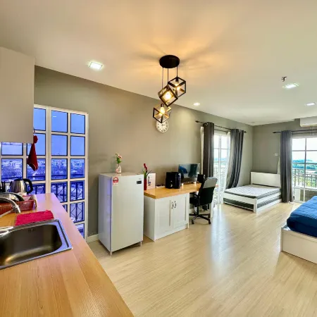 Champs Elysees King Studio + Corner Sunset View Hotels in Kampar