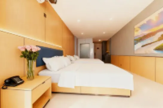 Home Inn Huayi Select Hotel ( Hongye Persimmon Rock Ceramics and Porcelain Grand View Garden Store Hotels in Boshan District