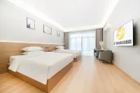 安順21°國際假日酒店（高鐵西站萬象旅遊城店） 鄰近多彩萬象旅遊城-一期的酒店