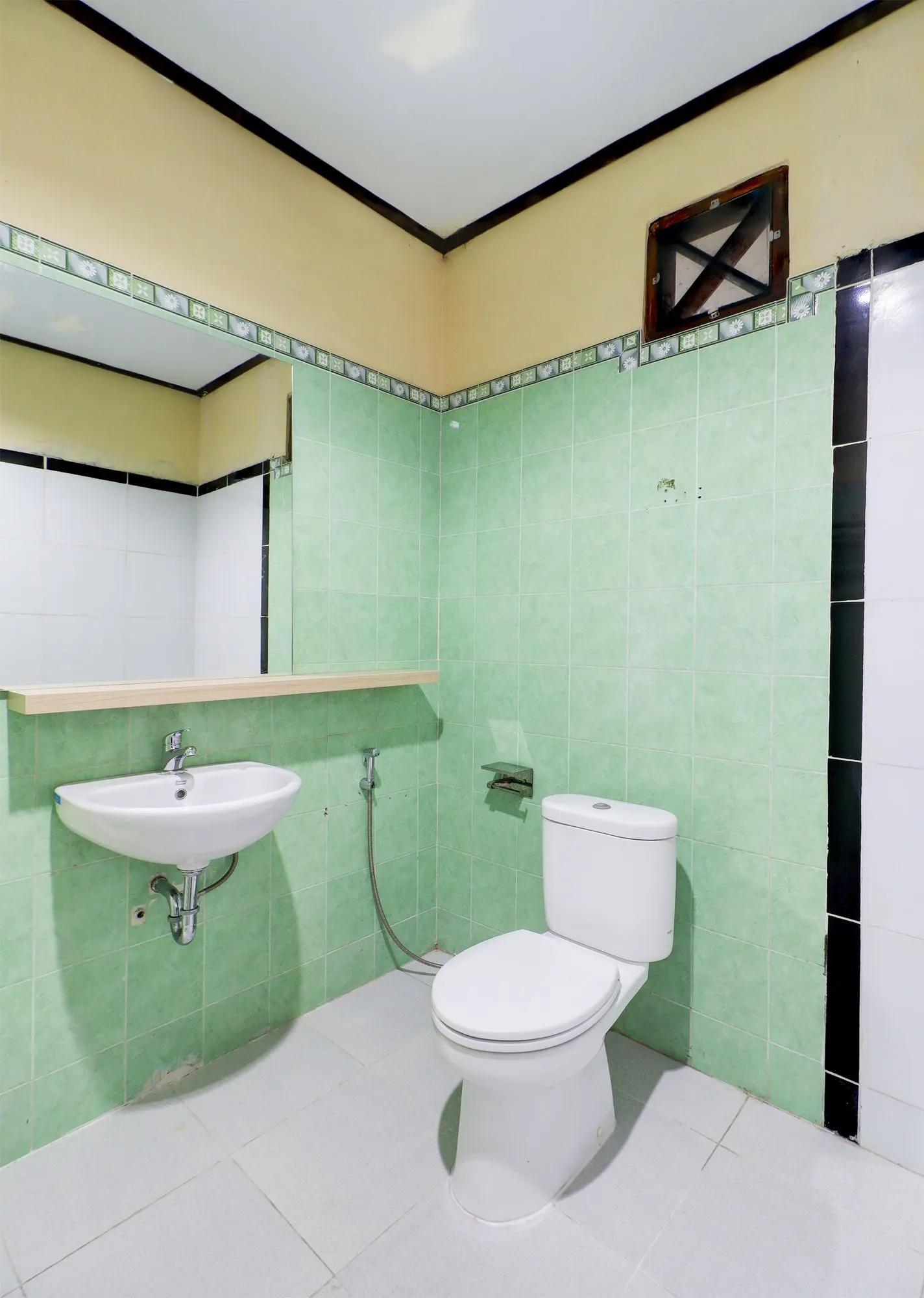 Townhouse Oak Legian Near Legian Beach Formerly Sayang Maha Merta Zimmer Photos