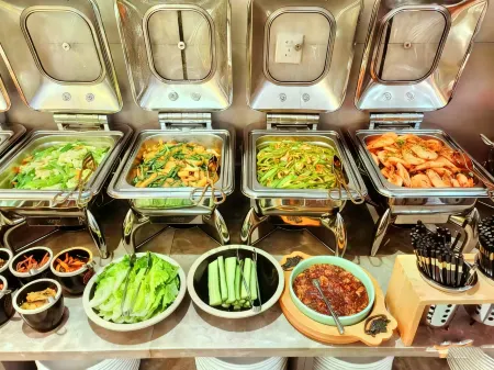 Homeinn Plus Hotel (Beijing Zhongguancun Area Wudaokou) Отели рядом с достопримечательностью «Tsinghua University Department of Materials Science and Engineering»