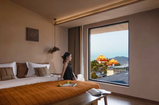 香格里拉無夏而立設計師民宿（獨克宗古城店）