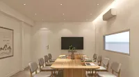 Seven Days Hotel - parking